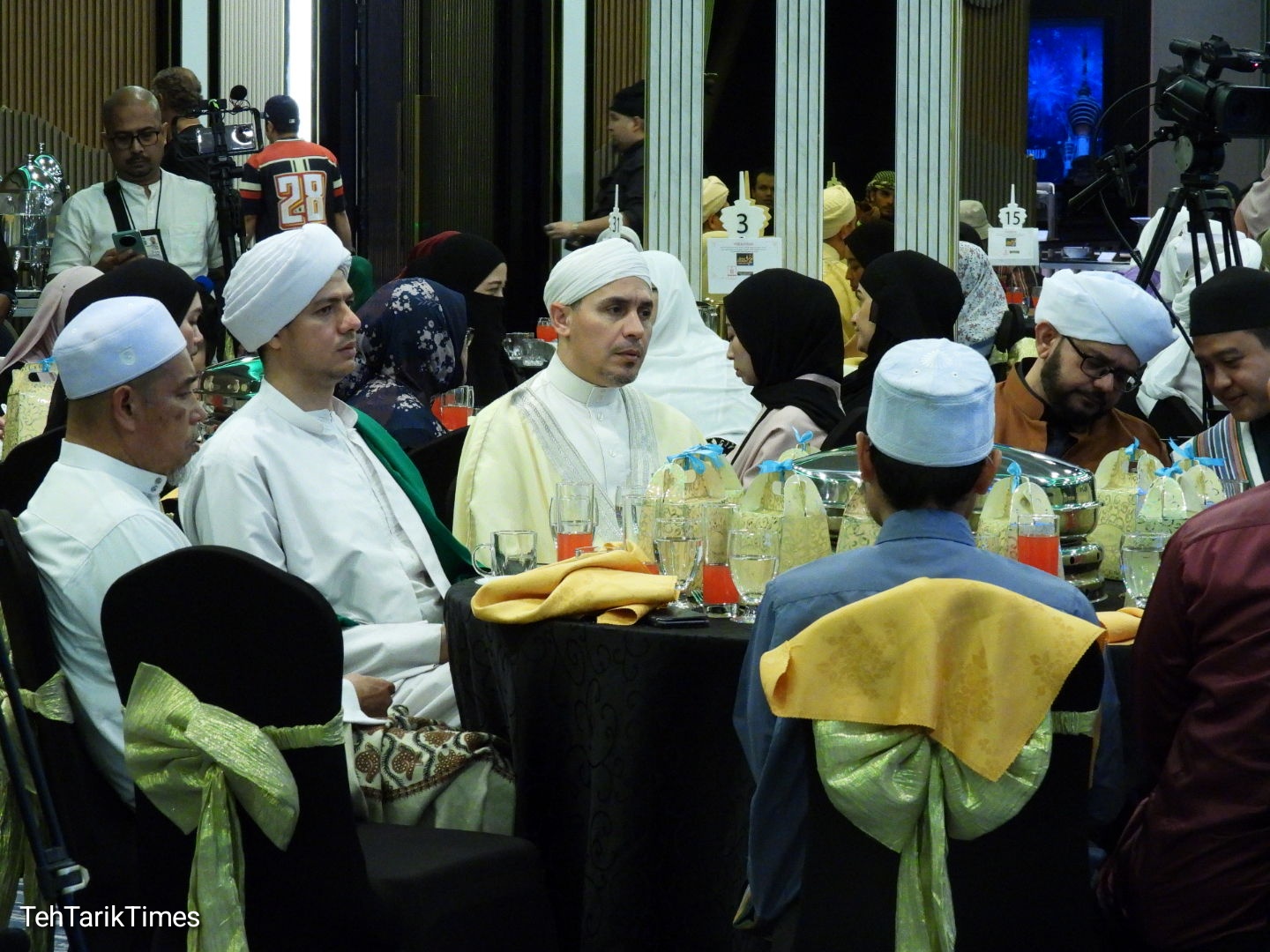 Gema Selawat Meriah di Puncak Menara KL dan Alor Setar