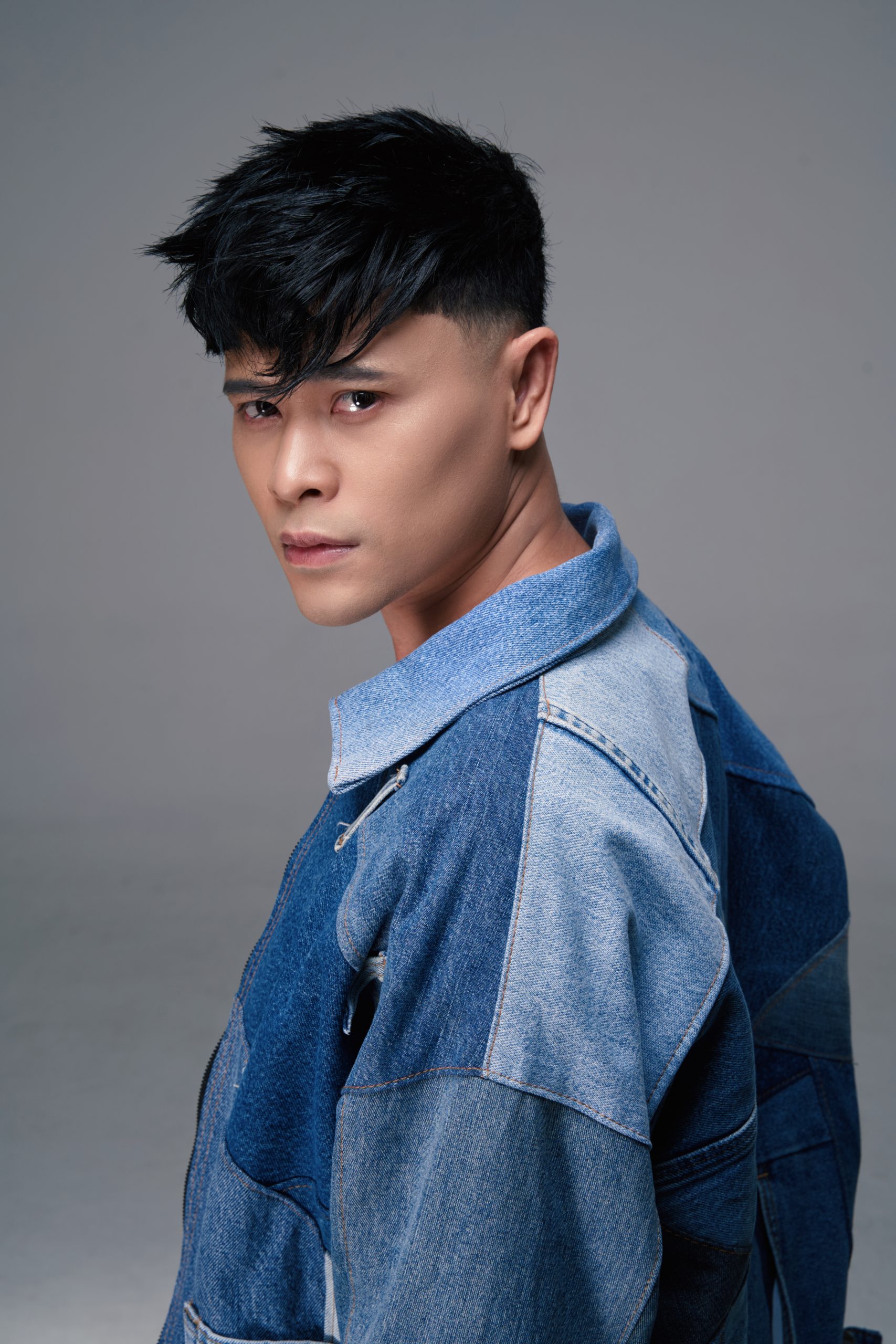 Andi Bernadee Kembali Menggegarkan Industri Muzik Dengan “Siapakah Namamu”