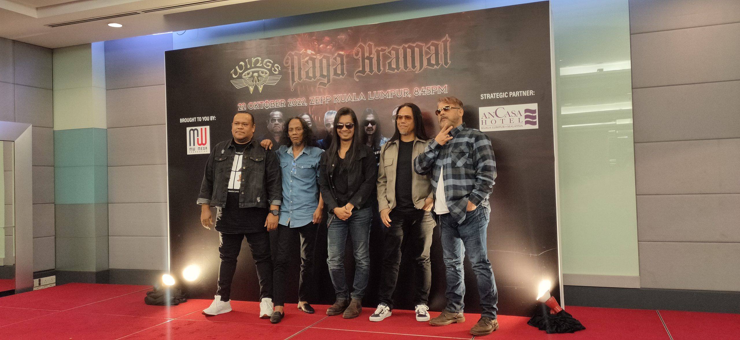 Black dan Eddie Umum Tinggalkan Kumpulan WINGS Berkuat Kuasa Serta-Merta