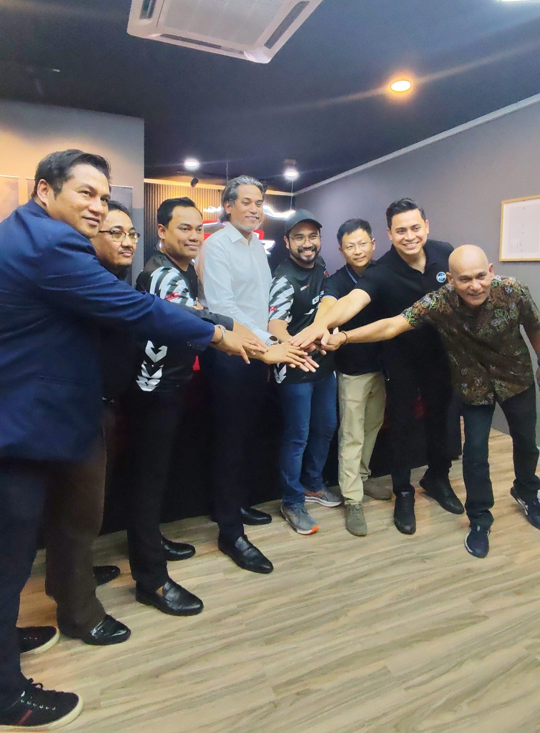 Dari Komedi ke Kenderaan Hijau: Johan Kini Usahawan EV Bersama GGR Motor