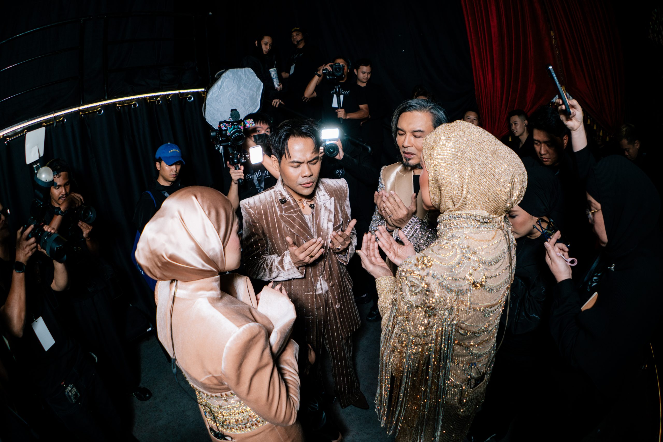 Ziana Zain, Anuar Zain, Ernie Zakri & Syamel Cipta Magis Keluarga di Pentas Kuala Lumpur