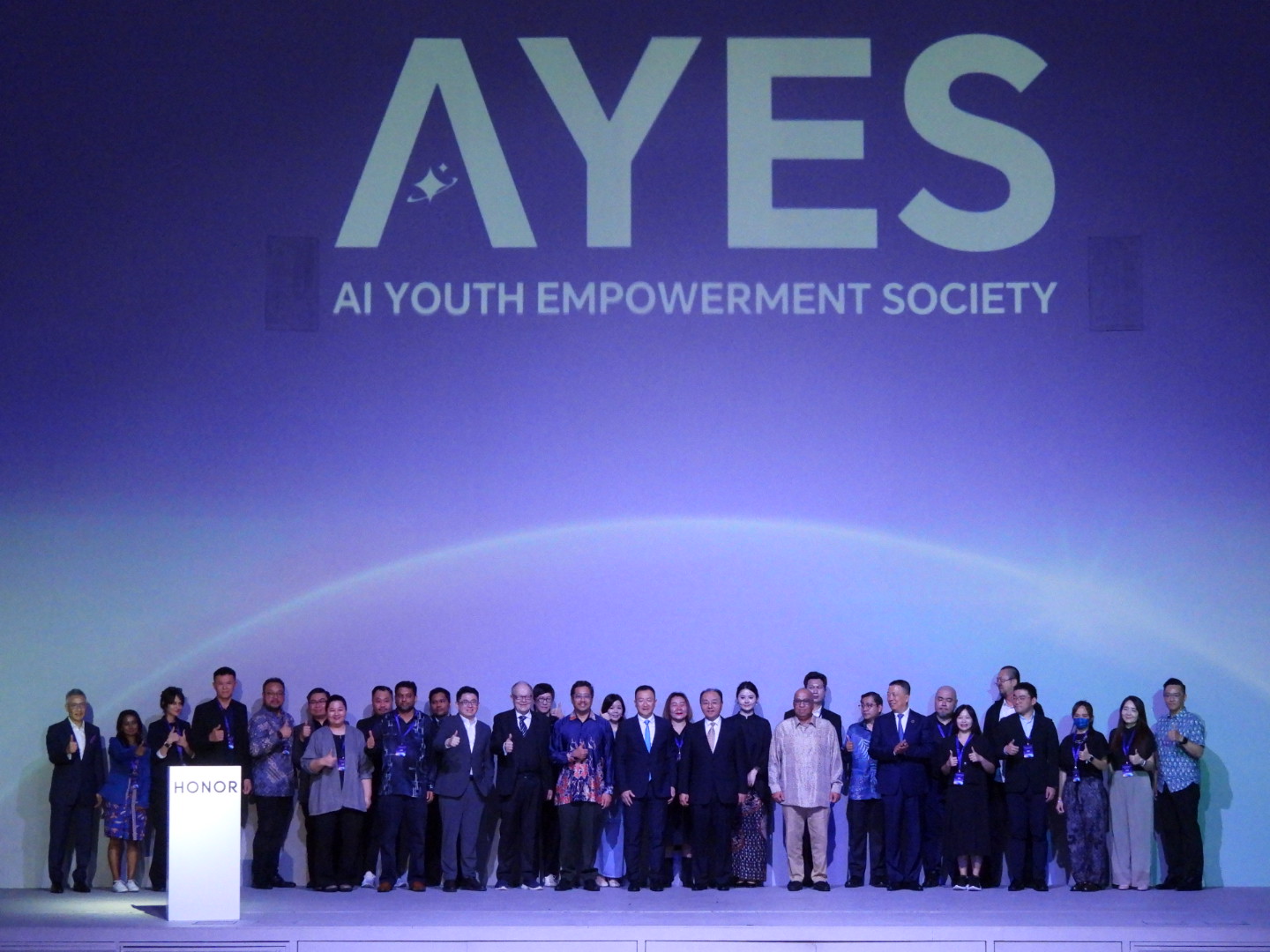HONOR leaders and partners unite to empower the next generation through AI education.