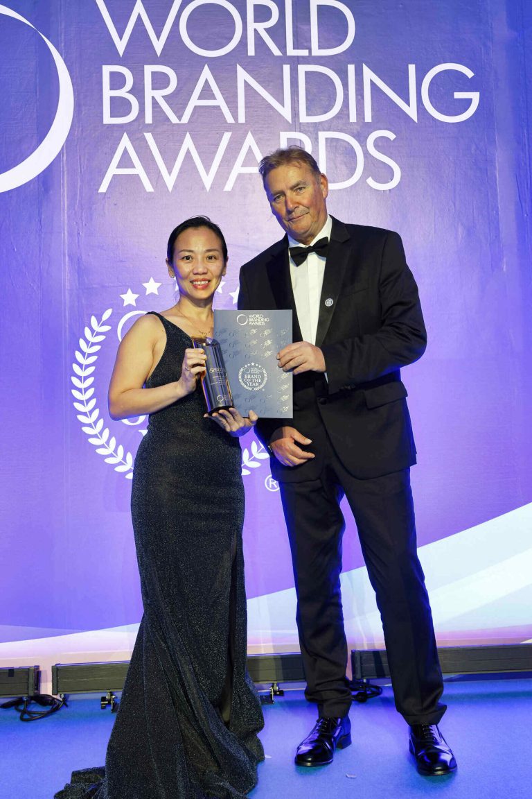 Spritzer dianugerahkan “Brand of the Year” untuk kali ke-11 berturut-turut di “World Branding Awards 2025–2026” di Osaka, Jepun.