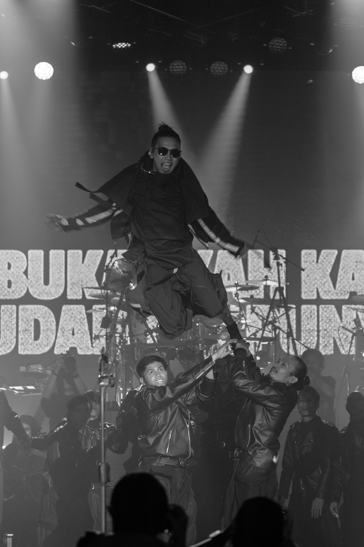 Malam Sarat Emosi: Drama Band Himpun 2,000 Peminat Dalam Konsert 15 Tahun