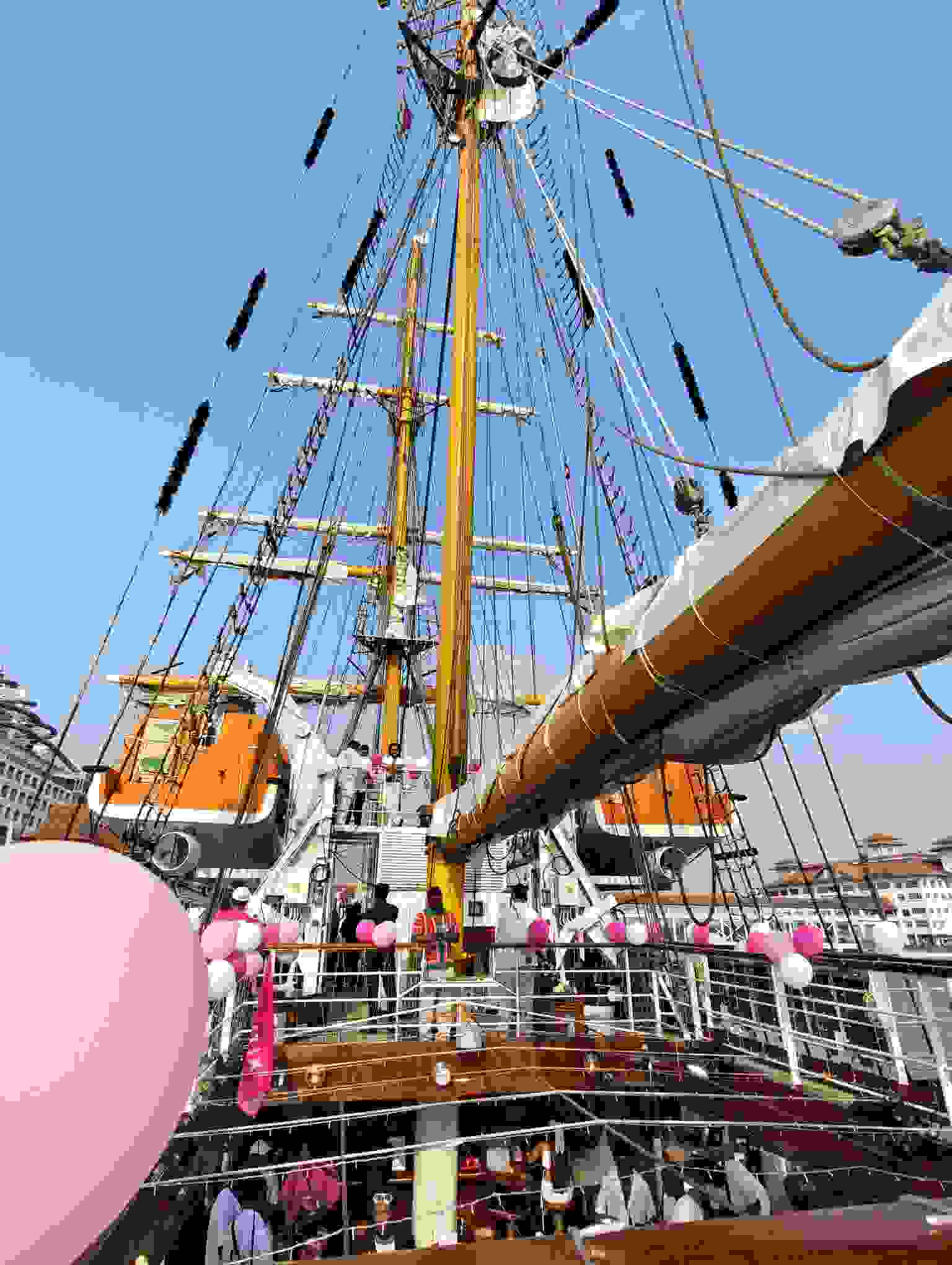 Pink & White Afloat: Perayaan Terapung Eksklusif yang Menggabungkan Hiburan, Gaya Hidup dan Misi Sosial