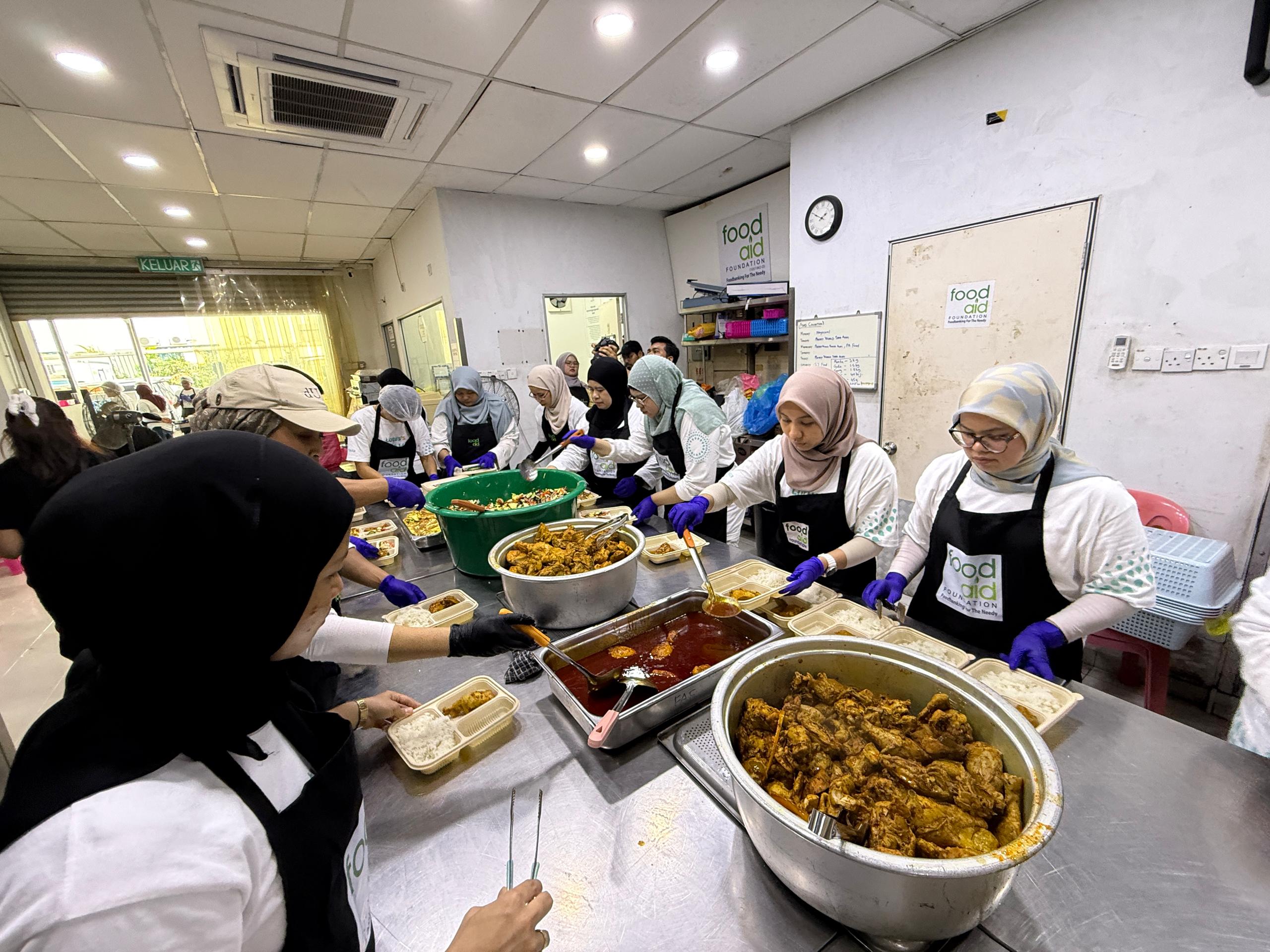 Lotus’s Malaysia Brings Joy to Gig Riders This Ramadan Through #KitakanJiran Initiative