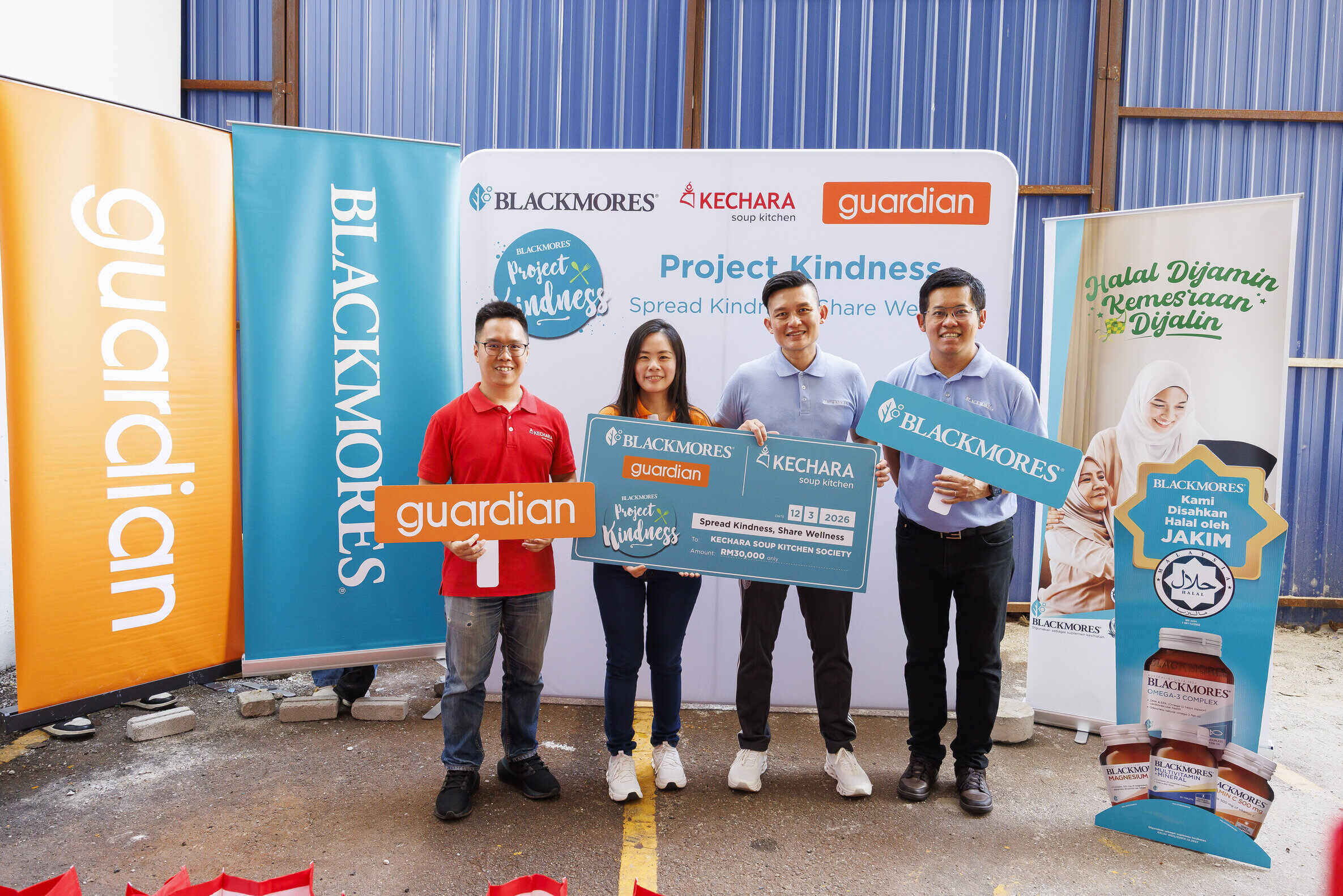 Blackmores Malaysia Enhances Community Wellbeing Through Essential Aid Distribution in Collaboration with Guardian and Kechara Soup Kitchen