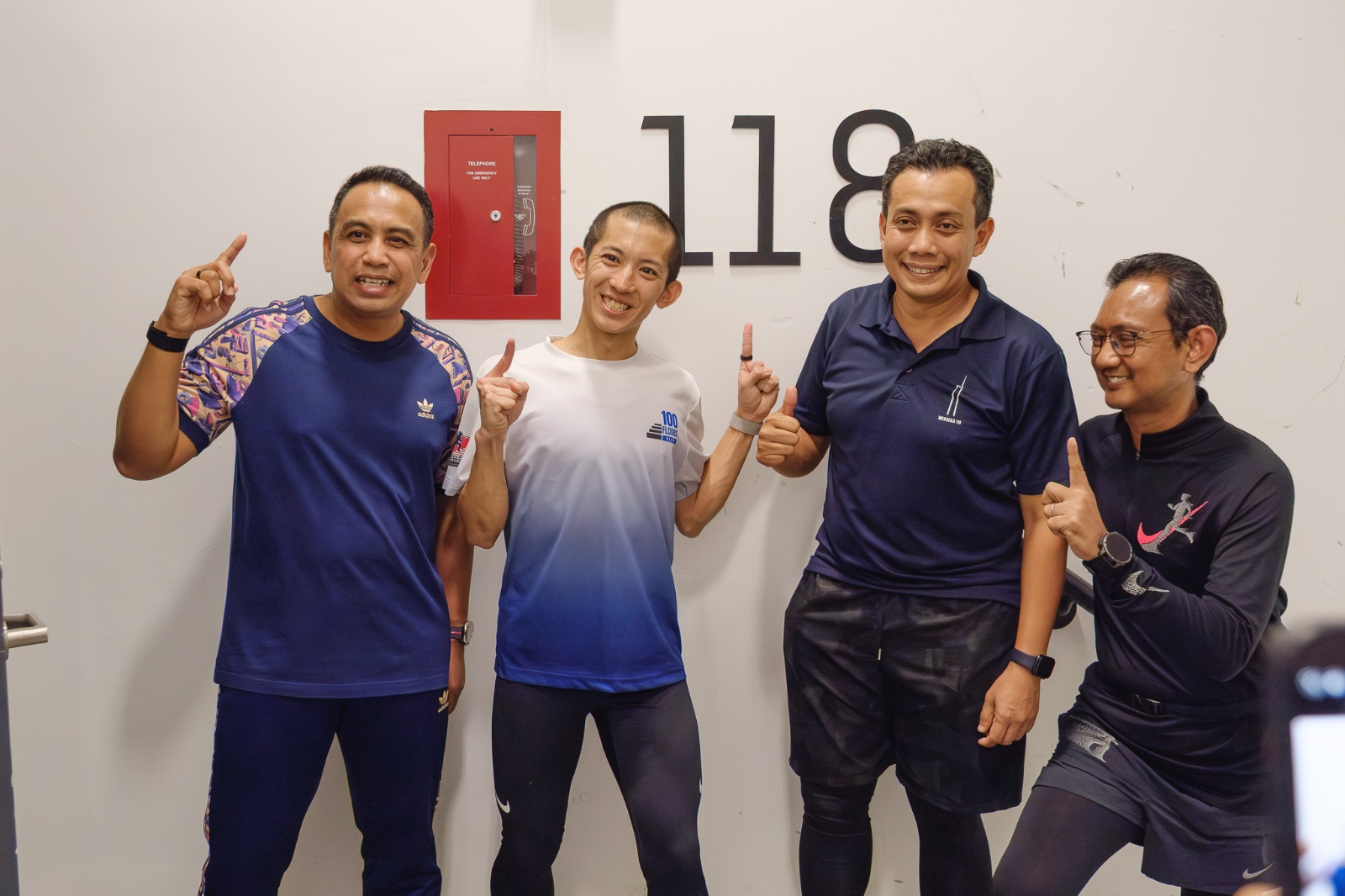 Juara Dunia Larian Menara Serikan Hari Naik Tangga Kebangsaan di Merdeka 118