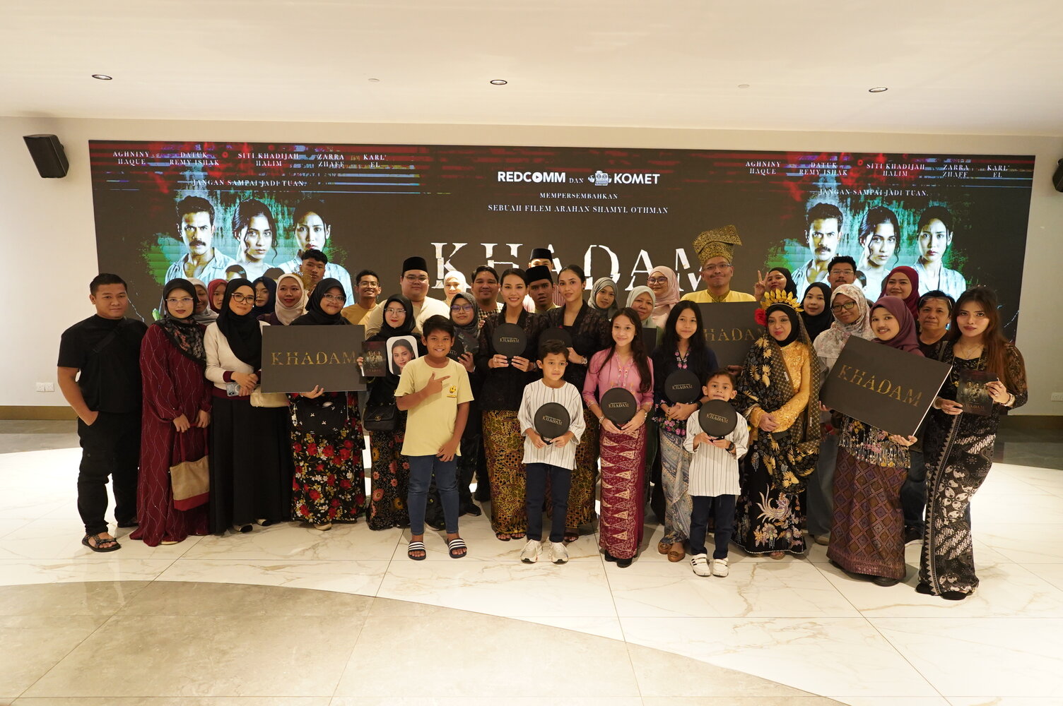 TWIN WALK FOR KHADAM GEMBIRAKAN KUALA LUMPUR! Peminat Raih Peluang Eksklusif Menonton Filem Khadam Terlebuh Dahulu