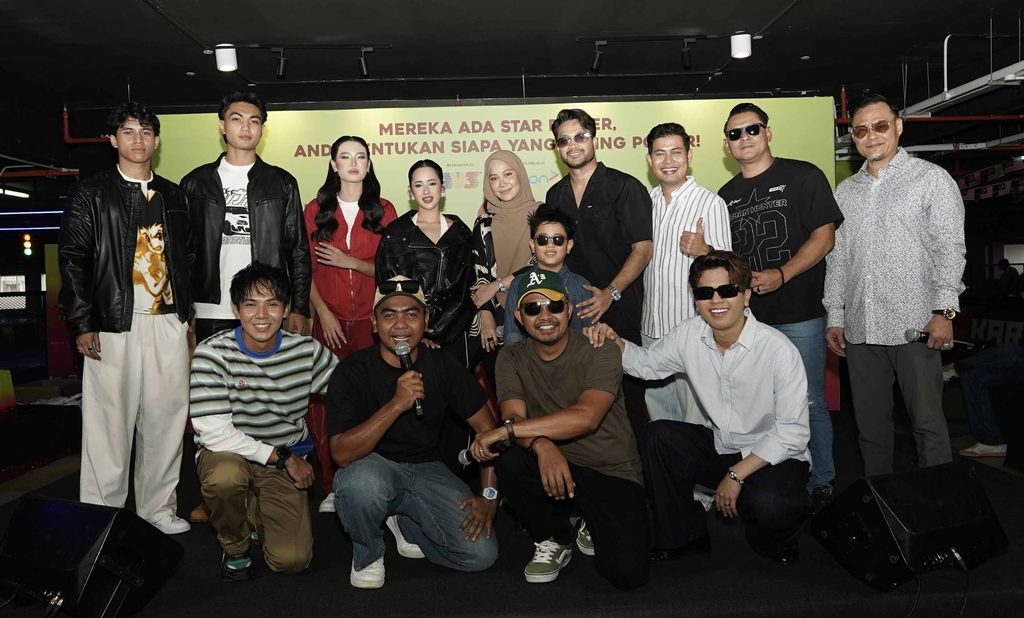 Sesi bergambar bersama barisan selebriti tempatan yang mengambil bahagian dalam Acara Go-Kart AMT 2026