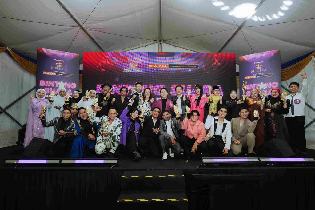 Foto beramai-ramai para peserta dan juri malam kemuncak Bintang Suara MELILEA 2026